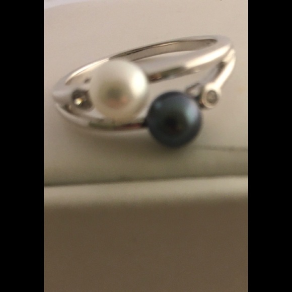 COPY - Black and White Cultured Pearl Ring - Picture 4 of 4